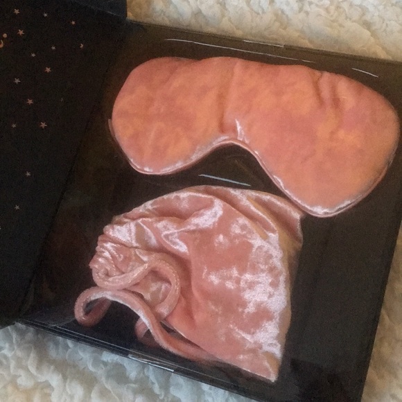 Pink Velvet Eye Mask with Drawstring Pouch - Picture 6 of 6
